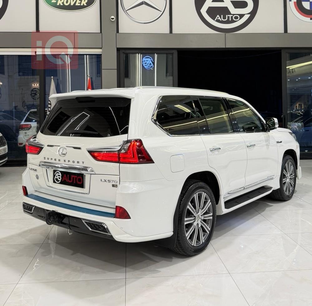 Lexus LX